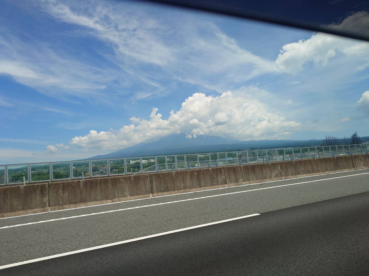 【実態に迫る】兵庫の軽貨物業務委託ドライバー、年末の仕事内容とやりがいとは？